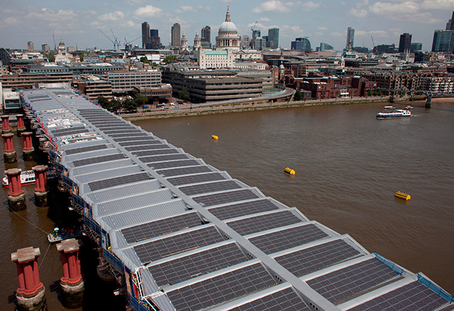 В Лондоне полным ходом идет строительство «солнечного моста»